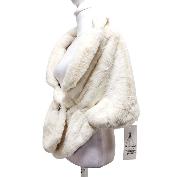 Vintage-Inspired Ivory Faux Fur Bridal Wrap With Rhinestone Brooch - Picture 11 of 12